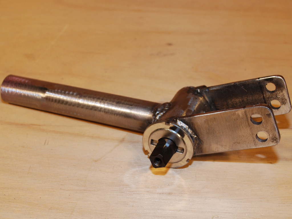 LodeRunner Utility Trike - bottom bracket clamp